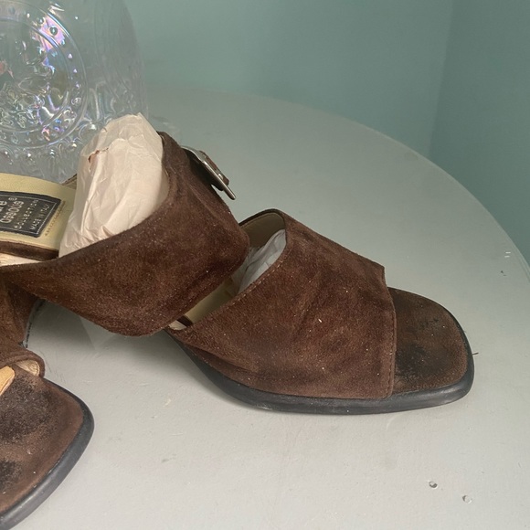 - Vintage 90’s Andre Assous made in Italy suede sandals, 7.5 - Picture 2 of 4